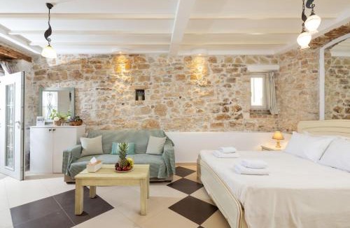 Old Town Apartment | Corfu Breeze Liston Apartments
