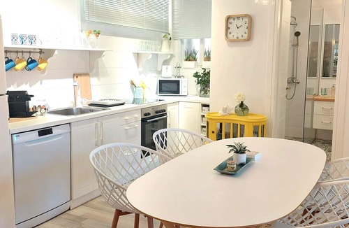 Corfu Town Apartment | Corfu-town Apartment best location/2BR/lift/removed/smart TV+Netflix.