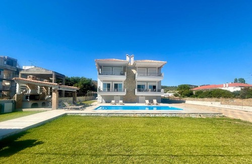 Oropos Apartment | Costa Kalamos Suites