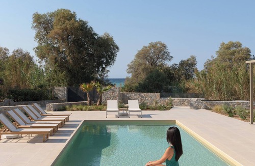 Filaki Villa | Costa Villa , Walk to Sandy Beach & Heated Pool