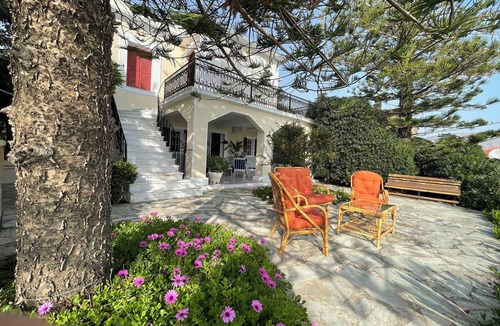 Vrontados Villa | CostaKostaChios seafront villa with lush gardens and unparalleled sea views
