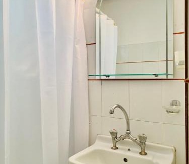 Aegina Town Hotel | Costas Rooms