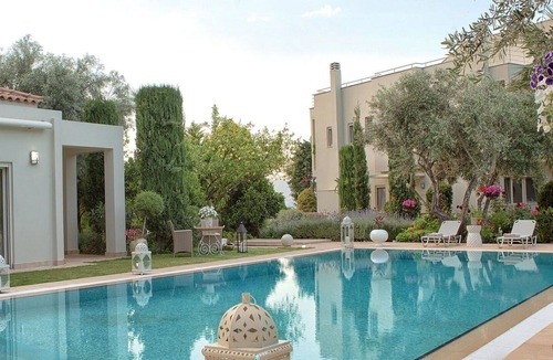 Chalcis Apartment | Cosy apartment for 2 people with A/C, pool, TV, terrace and parking