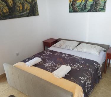 Rana Apartment | Cosy Apartment in Ulcinj with Sea View - 40 m²
