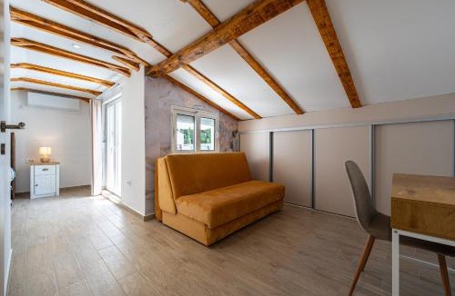 Dubovica Apartment | Cosy Duplex near Bus Station