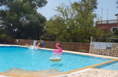 Gouvia House | Cosy Garden View Studio with Pool Access – Pierhouse Gouvia