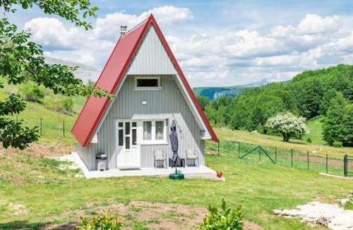 Pluzine House | Cottage by the brook