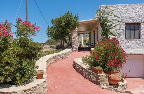 Gourna Villa | Country House 'Villa Via Savoia' with Sea View, Wi-Fi and Air Conditioning