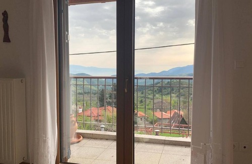 Lamia House | Country House 'Wood and Tradition Pavliani' with Sea View, Balcony and Wi-Fi