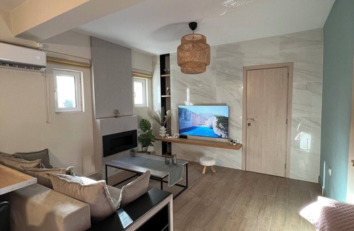 Peiraiki Apartment | Cozy 1-Bedroom Apartment in Piraiki - Near the Sea & Port