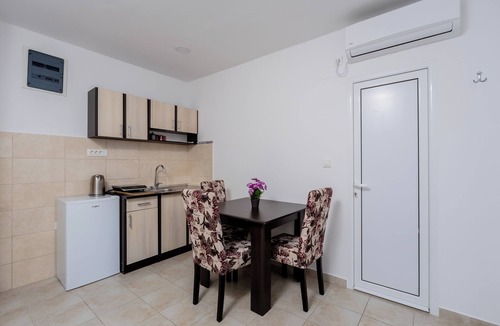 Budva Apartment | Cozy 1-bedroom apartment in a peaceful part of Budva with WiFi, AC, TV.