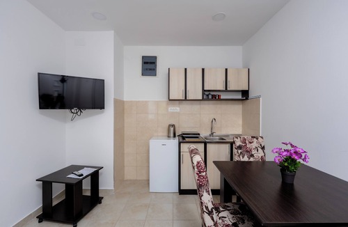 Budva Apartment | Cozy 1-bedroom apartment in a peaceful part of Budva with WiFi, AC, TV.