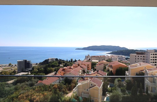 Becici Apartment | Cozy 2-bedroom apartment in quaint Bečići with AC, Giraffe Suites 18