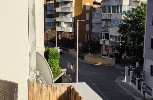 Maini Apartment | Cozy 2-bedroom apartment in welcoming Budva with AC