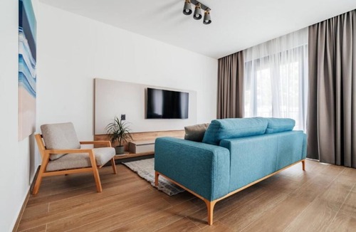 Risan Apartment | Cozy 2-bedroom apartment in charming Risan with AC
