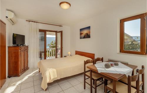 Topla Apartment | Cozy Apartment In Herceg Novi With House Sea View