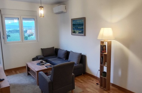 Podgorica House | Cozy apartment in tranquil Podgorica with WiFi, AC