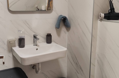 Podgorica House | Cozy apartment in tranquil Podgorica with WiFi, AC