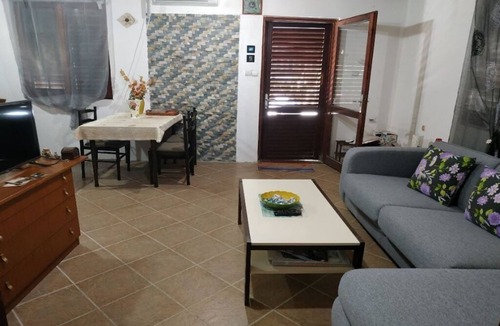 Risan House | Cozy Apartment offers free WiFi, air conditioning and a garden.