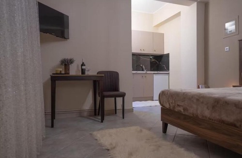 Loutraki Apartment | Cozy apartment with courtyard and gazebo