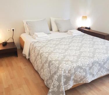 Vouliagmeni Apartment | COZY Apt BY THE SEA AT VOULIAGMENI