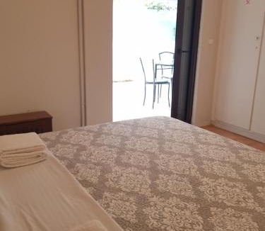 Vouliagmeni Apartment | COZY Apt BY THE SEA AT VOULIAGMENI