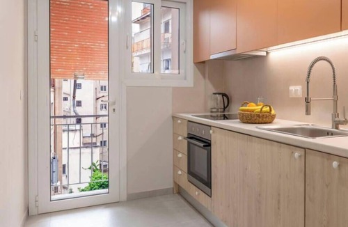 Athens Apartment | Cozy Athens Home | 2BR | Sleeps 5 | Near Acropolis