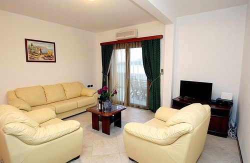 Rafajlovici House | Cozy Beach Front One Bedroom Apartment