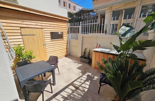 Vlore Apartment | Cozy central vacation apartment "Little Oasis" Vlora