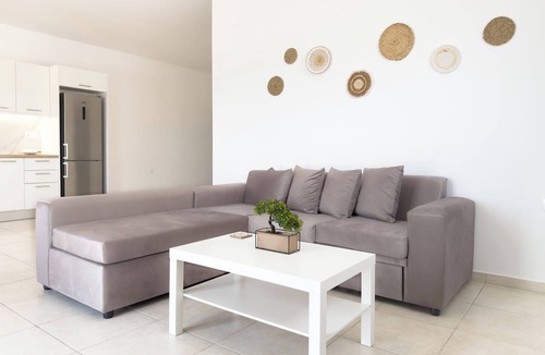 Oropos Apartment | Cozy Coastal Apartment in Oropos! Perfect for Relaxing Getaways!