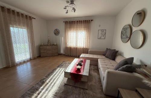 Doxato Villa | Cozy Family House with Yard