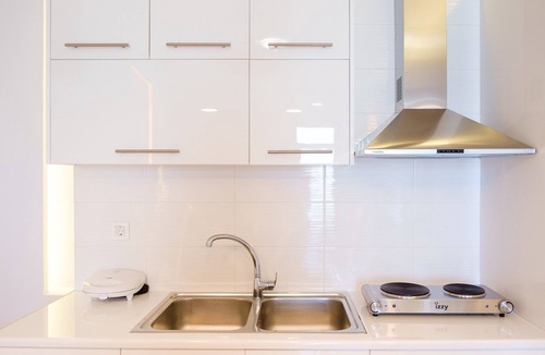 Kolymvari House | Cozy Home steps from old Port, Seafront & Parking