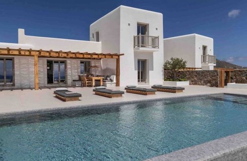 Kalafatis Villa | Cozy Mykonos villa with heated pool and jacuzzi!