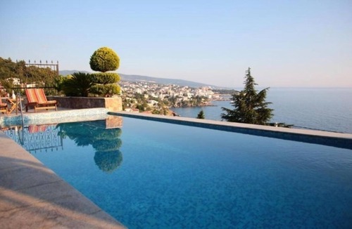 Dobra Voda Apartment | Cozy one bedroom apartment with sea view
