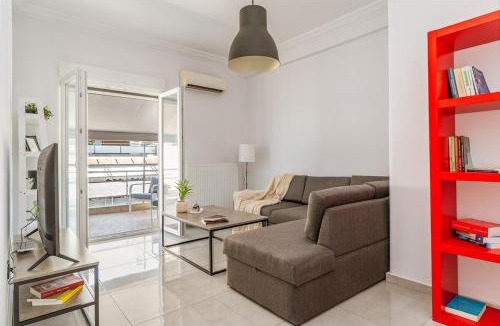 Goudi Apartment | Cozy Penthouse with Balcony