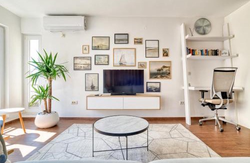 Maini Apartment | Cozy rooftop apartment with the city view