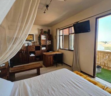 Old Town Apartment | Cozy Room wtih Amazing Sea View of the Old Harbour