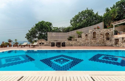 Malevizi Villa | Cretan BioSuites: Cretan house with stunning seaview