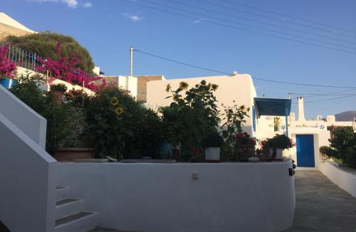 Tholaria House | Cycladic houses in rural surrounding 4