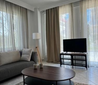 Perea Apartment | Damian's Cozy Pool Apartment