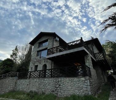 Kernitsa House | Daphne Retreat
