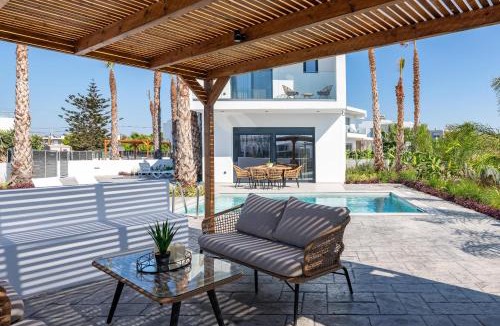 Petaloudes Villa | Davlakos Villa Eve