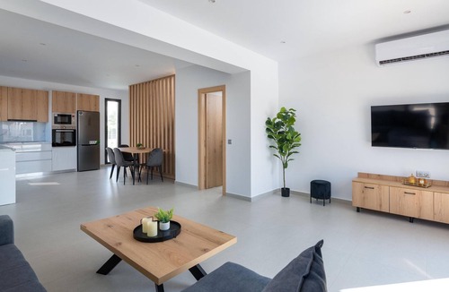 Petaloudes Apartment | Davlakos Wohnung Rea 2 by Interhome