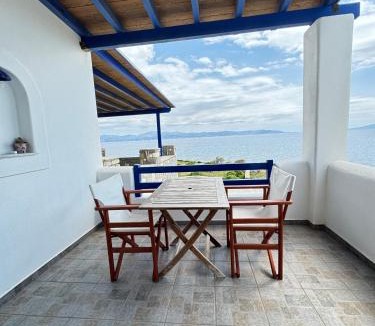 Logaras Apartment | Dawn Paros