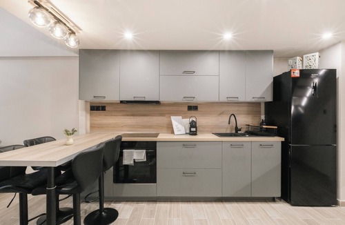 Thessaloniki Apartment | DeKa apartment: Modern Cozy Stay & 200m to Metro station