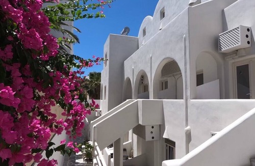 Perissa Apartment | Deluxe 6 persons Maisonette 30 meters from Perissa Beach