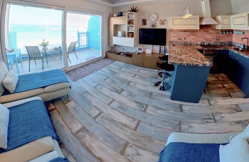 Haraki Apartment | Deluxe Beach Apartment- Sleeps 2 & Private Terrace