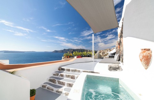 Oia Cottage | Deluxe Cave Villa with outdoor Hot Tub and Caldera View