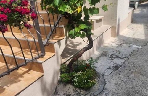 Prcanj House | Deluxe City Escape with Modern Comforts & Garage - Double Room