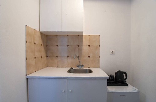 Perissa Apartment | Deluxe Double Room with Mountain View, Wi-Fi and Air Conditioning